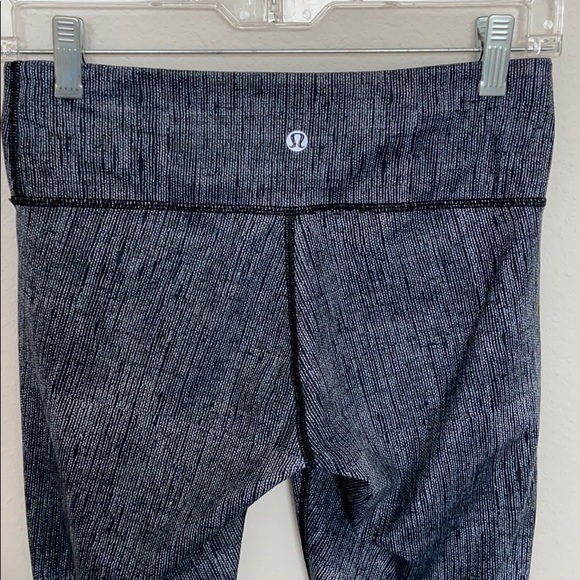 Lululemon Black & White 21” Capris - Picture 7 of 9